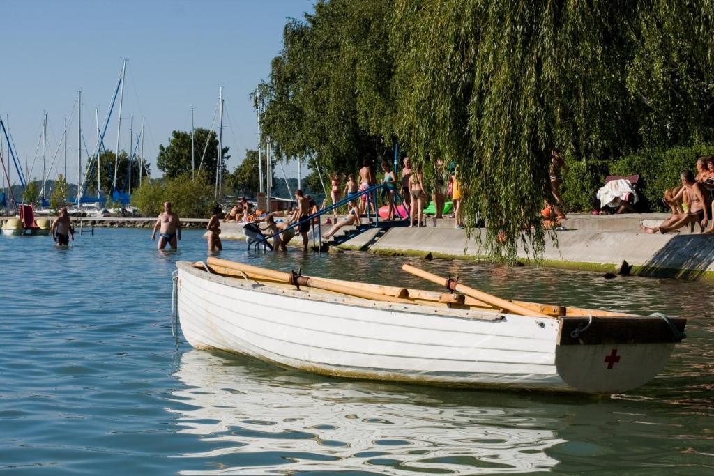 Club Aliga Retro Resort Balatonvilágos 외부 사진